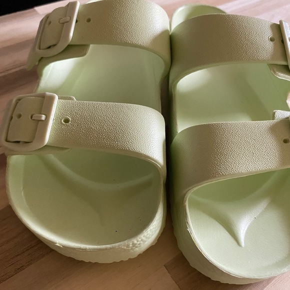 SHADE & SHORE LIME GREEN SANDALS WITH ADJUSTABLE STRAPS - Picture 13 of 13